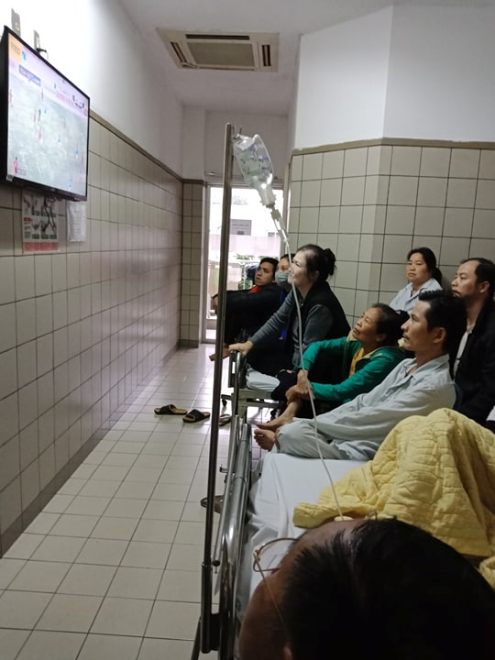 Vừa truyền nước vừa xem U23 Việt Nam trải qua trận chung kết nhiều máu lửa ảnh 1